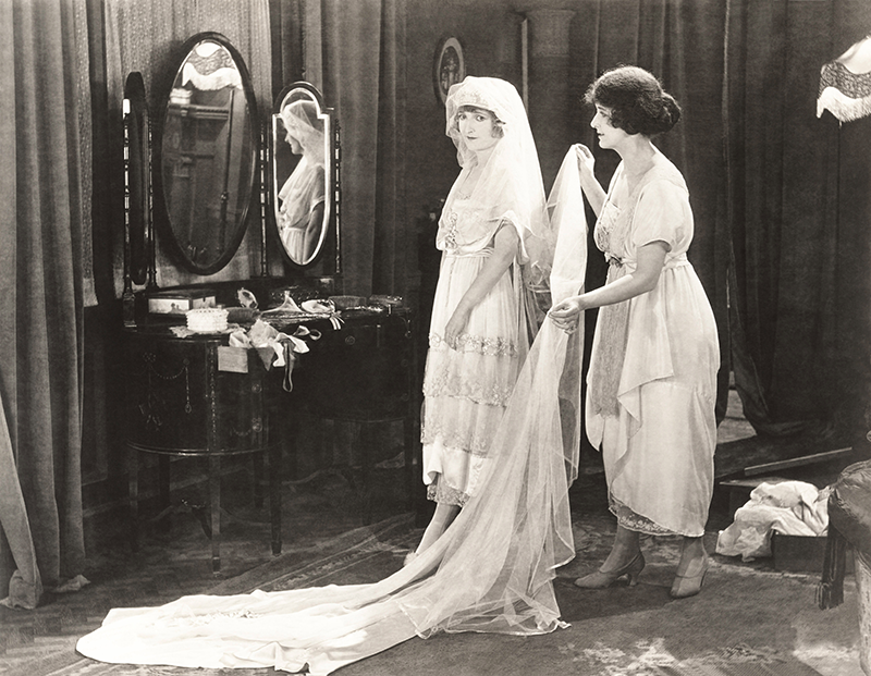 Vedeli ste, že svadobné šaty neboli vždy biele?