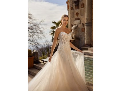 Fiona Front Close scaled