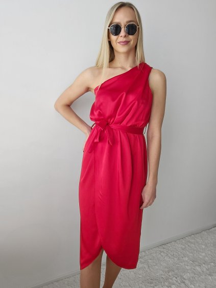 Červené elegantné saténové šaty na jedno rameno