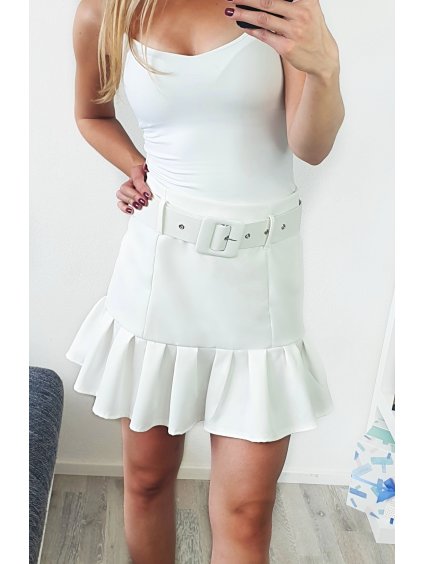 Biela elegantná sukňa s opaskom