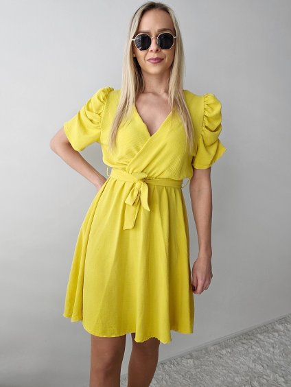 Žlté letné elegantné šaty s rukávmi