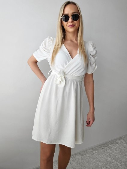 Biele elegantné šaty s rukávmi