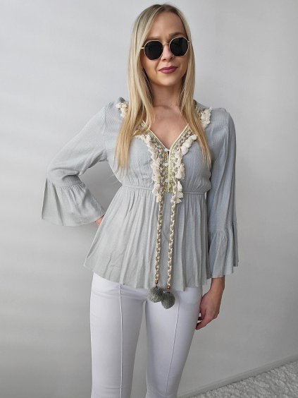 Šedo zelený elegantný top so strapčekmi a bambuľkami