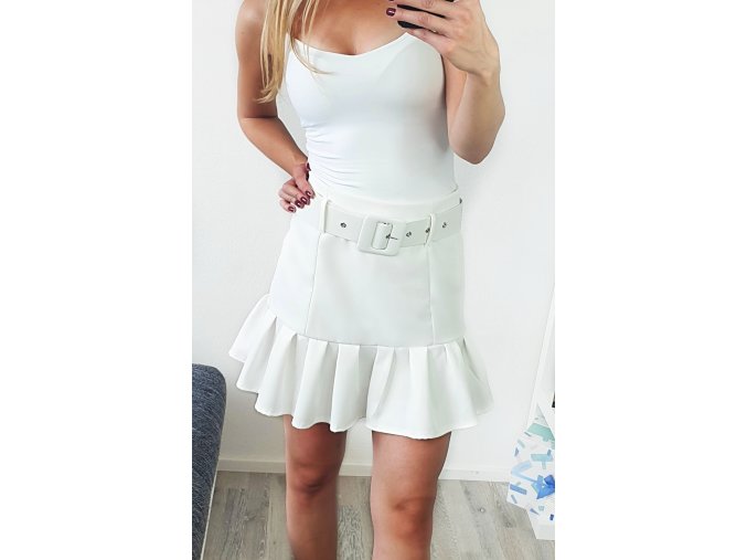 Biela elegantná sukňa s opaskom