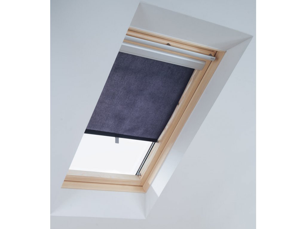 Zastiňující modré rolety na střešní okna VELUX. - Střešní okna a stínící  doplňky pro značková okna Toso, Velux a Fakro