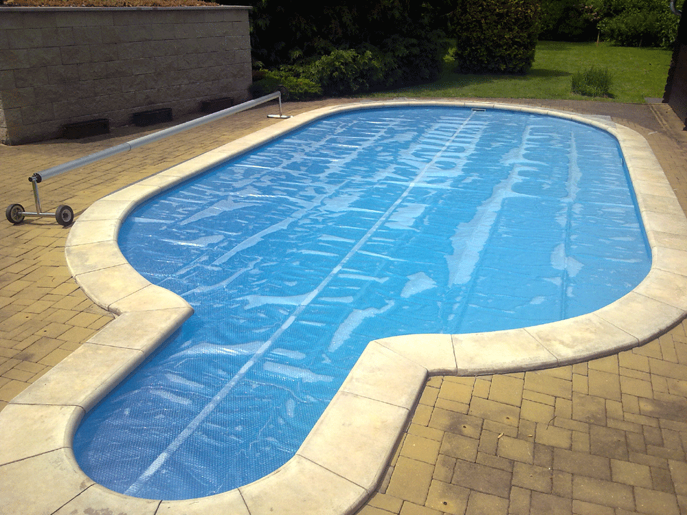 Bazén so solárnou plachtou