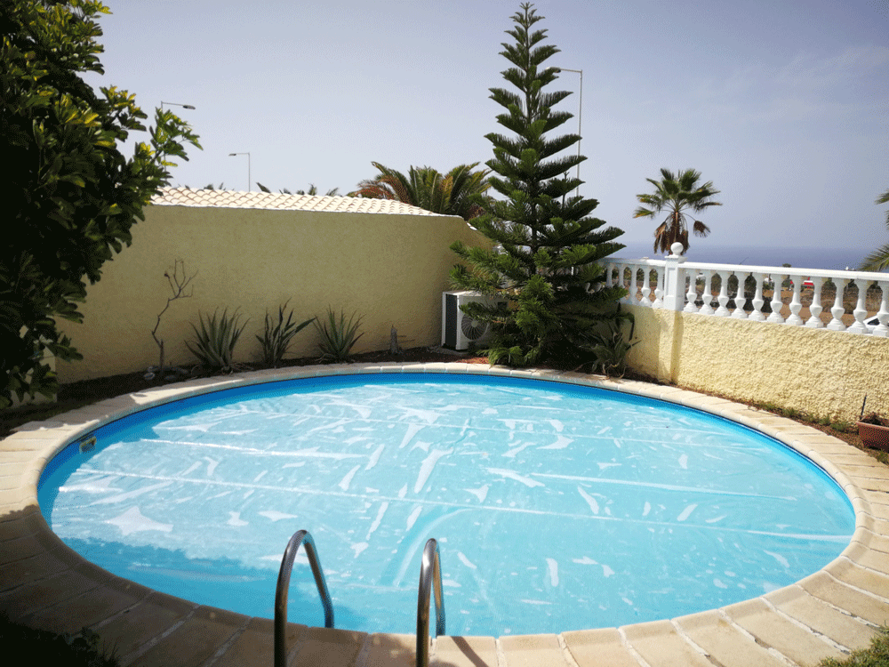 Solárna plachta na bazéne ostrov Tenerife