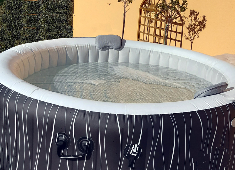 Solární plachta Cornisun na vířivku