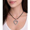 unisex nahrdelnik zena postava Angel Heart
