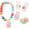 Detský set BunnyJoy – farebný náramok a náušnice so zajačikmi a kvetinkami z hravého plastu.