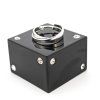 damska nausnica cierna kocka strieborny priliv