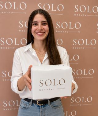 ✨ Kdo pro Vás připravuje objednávky ze Solo Beauty? Za každou objednávkou stojí skutečný člověk. 💛 Seznamte se s Angelinou...
