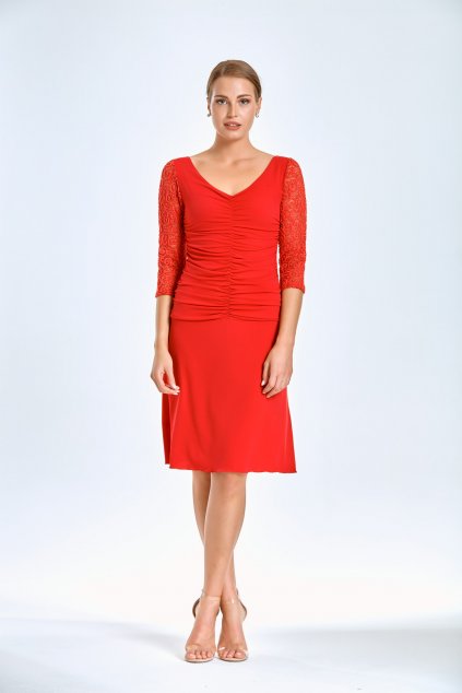 červené společenské šaty s krajkou