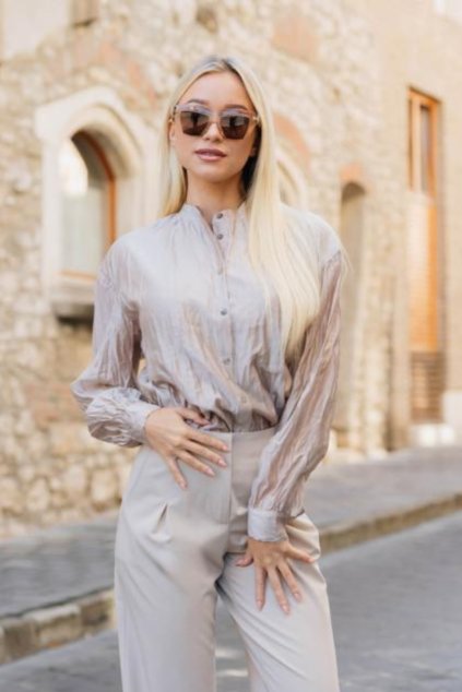 elegantní haalenka se stojáčkem
