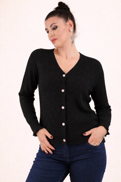 černý svetr na knoflíky