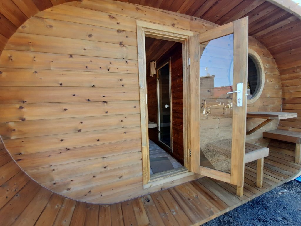 Oválná sauna s teráskou a odpočívárnou 4x2,68m, prodloužená, Thermowood -  