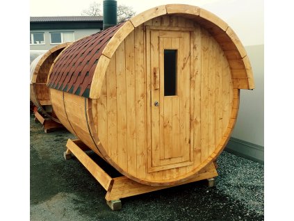 Venkovní sudová sauna 2,8x2,05 m, s přístřeškem, smrk