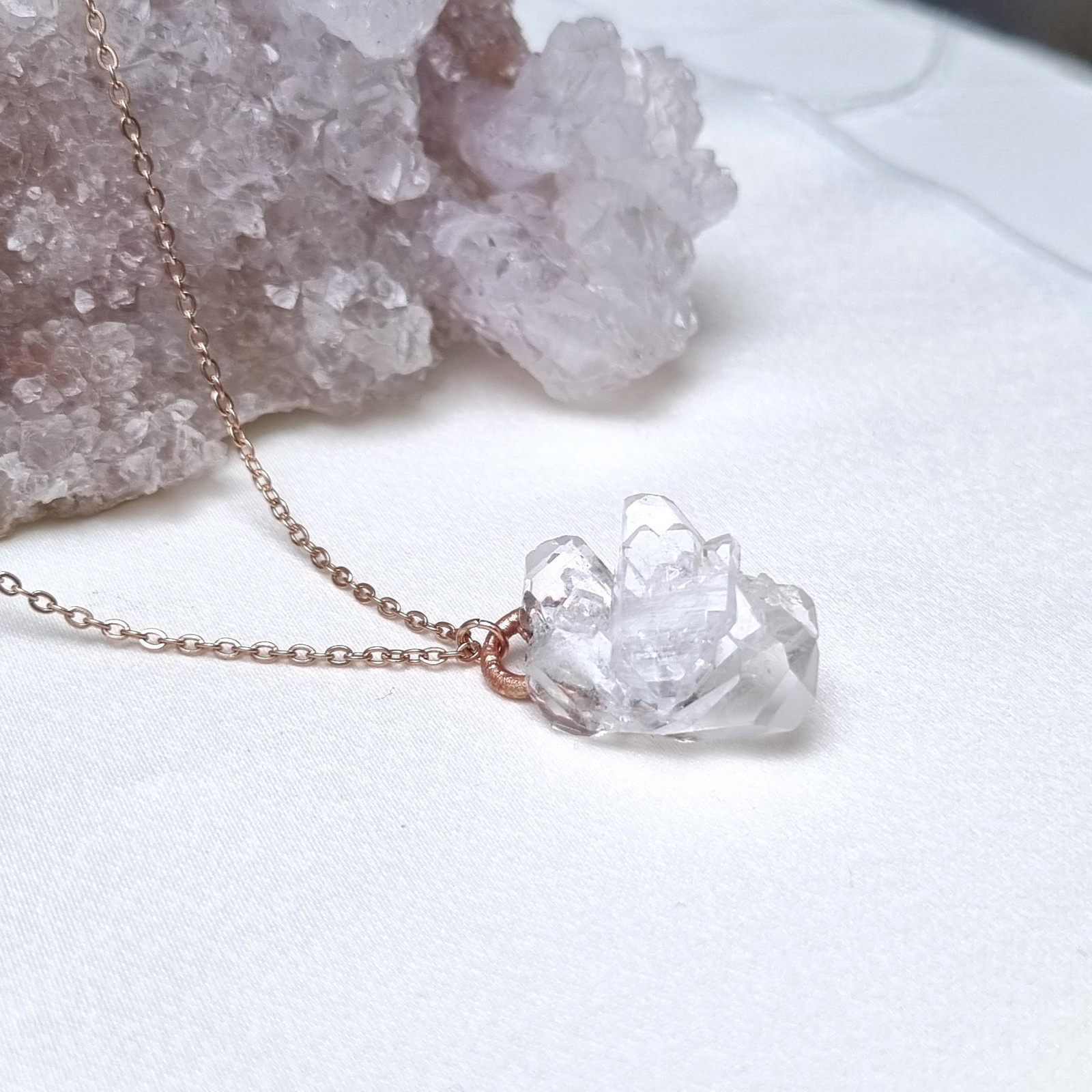 Křišťál - křemen: různé typy, naleziště (Tibet, Brazílie), šperky | Soul of Aurora