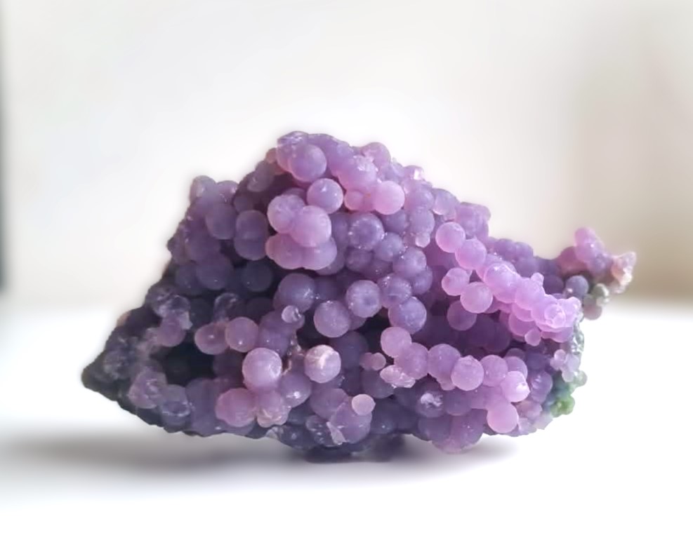 Hroznový chalcedon (grape chalcedon) ze Sulawesi: vzácný minerální kámen s jedinečnou přírodní strukturou