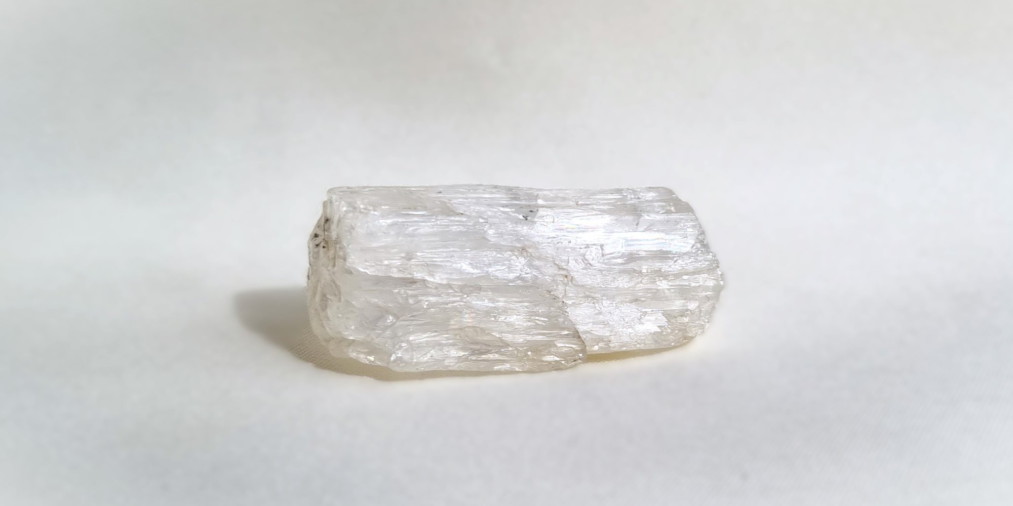 Petalit: Vzácný andělský drahokam |Autorské šperky s petalitem Soul of Aurora