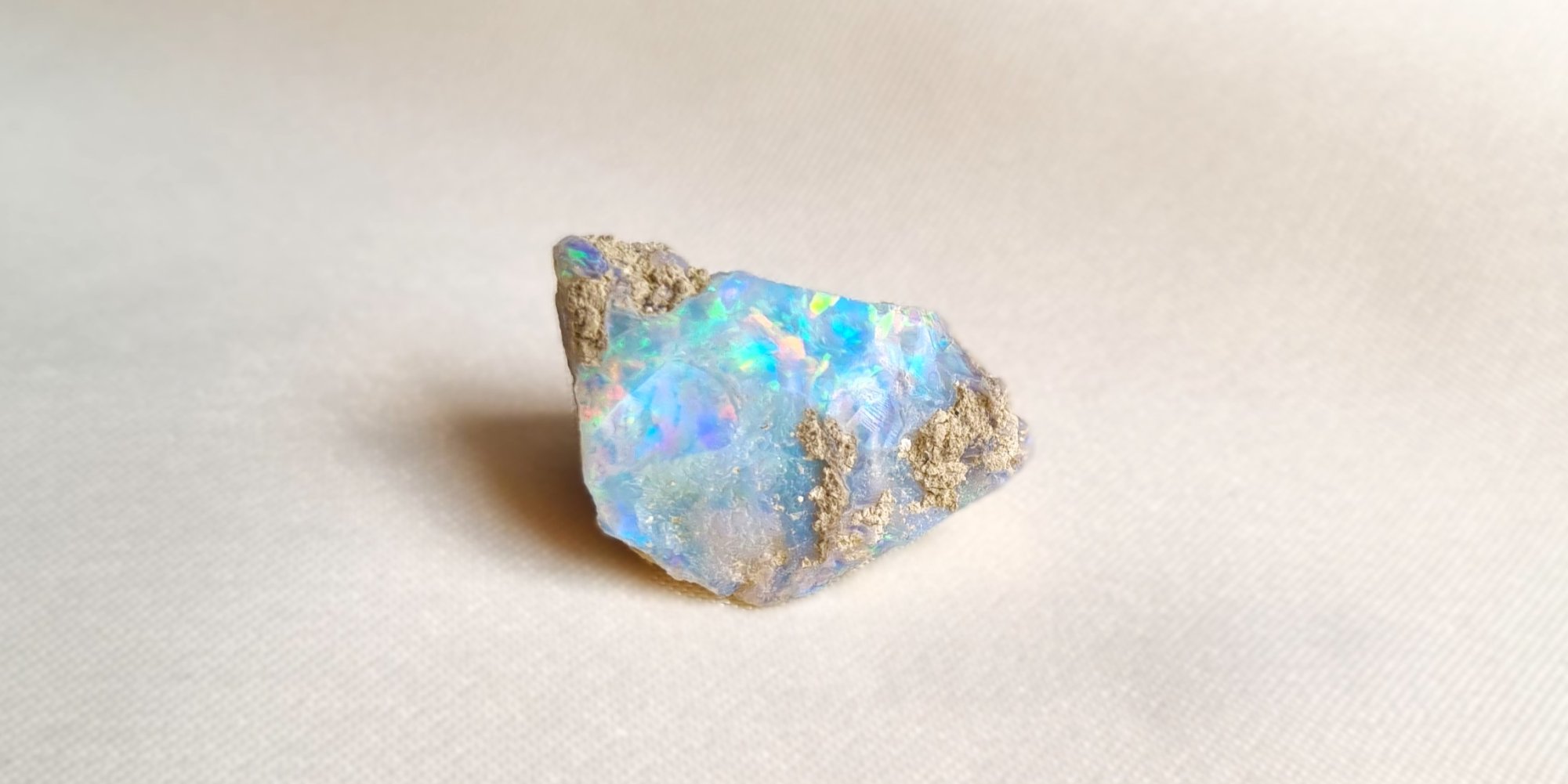 Etiopský opál Welo: Průvodce, vznik a šperky | Soul of Aurora