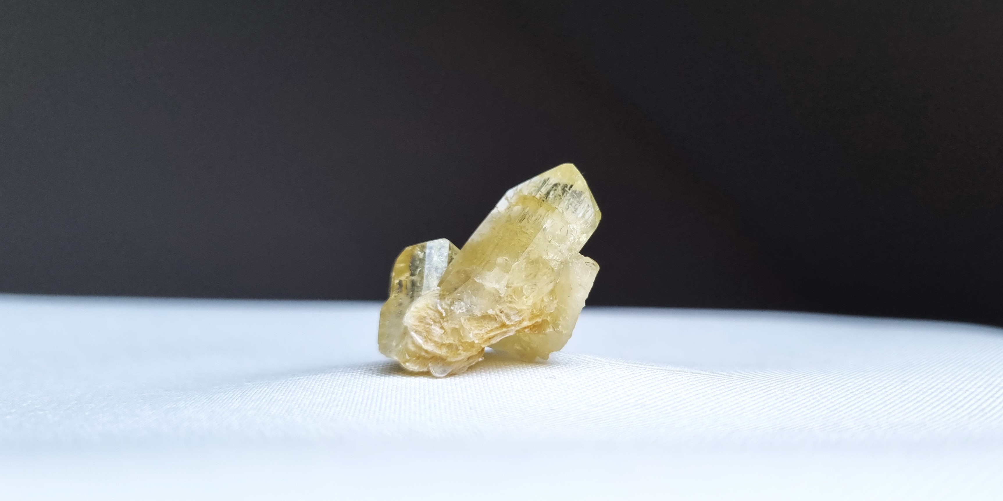 brazilianit_druza_krystaly