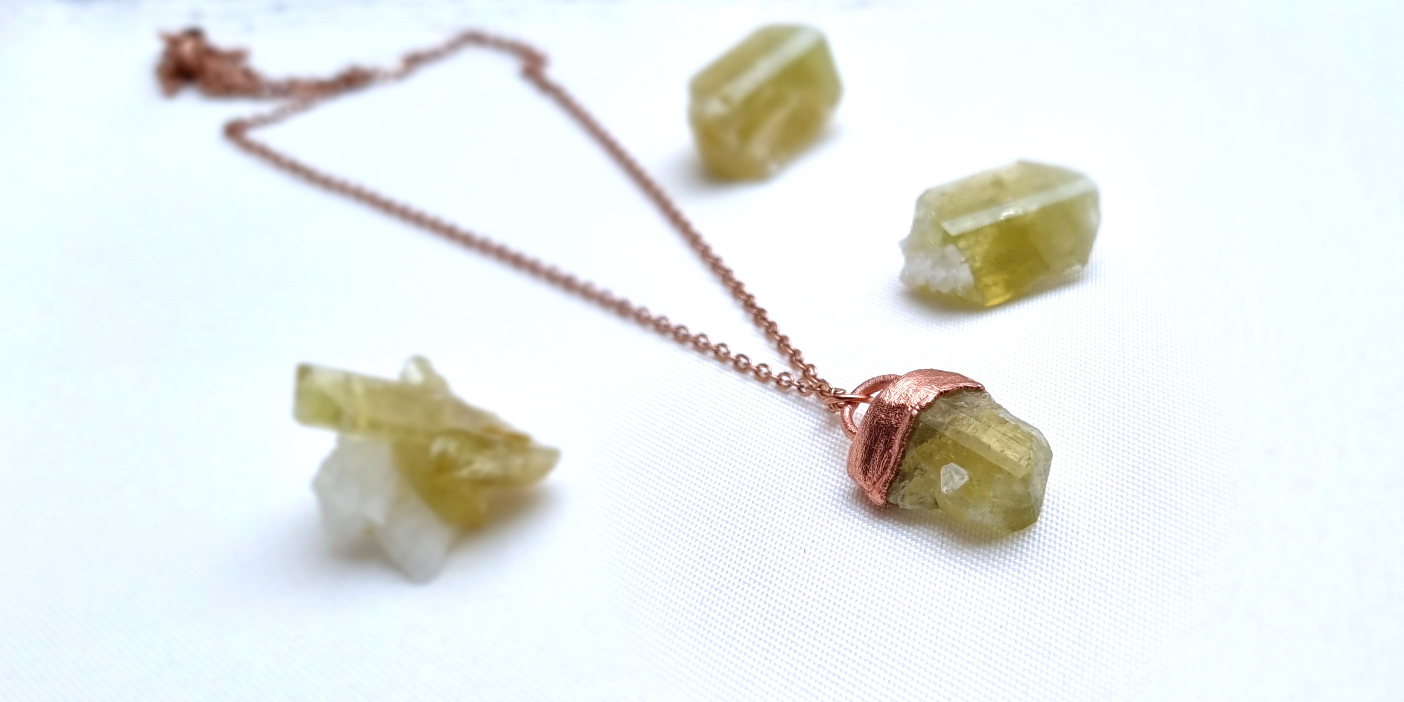 brazilianite_sperky_krystaly