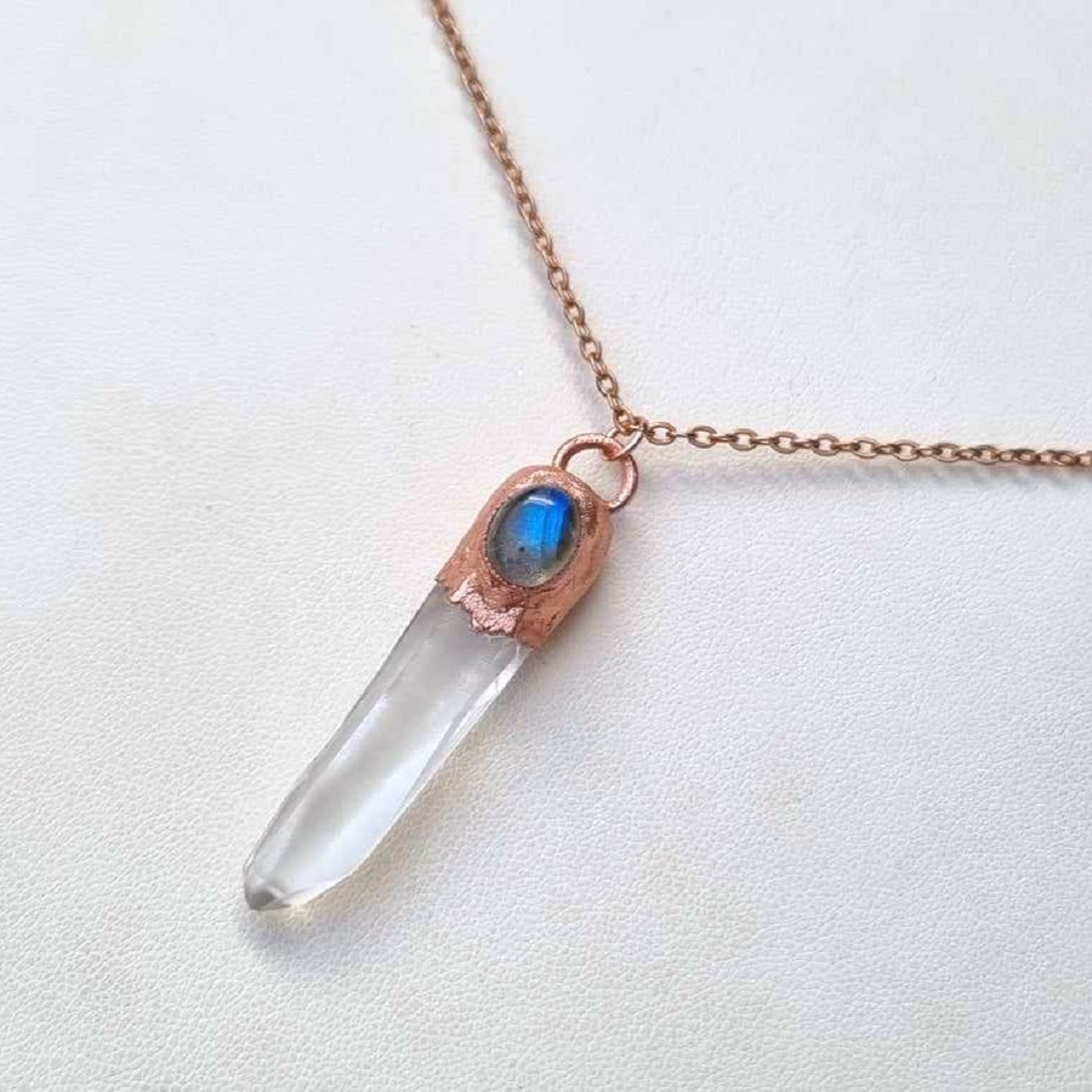 lemursky_kristal_labradorit_nahrdelnik_soulofaurora