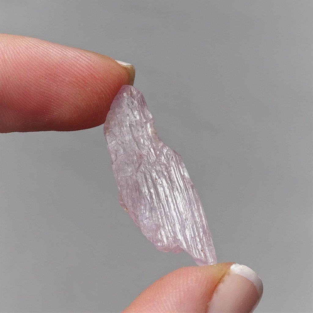 Kunzit spodumen přírodní krystal 5 g, Kunar, Afganistán
