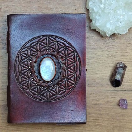 Kožený zápisník s měsíčním kamenem a květem života