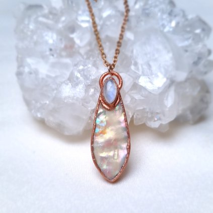 České ručně tvořené Šperky Soul of Aurora Měsíční kámen a duhová perleť - amulet pro vílu, šperk/náhrdelník