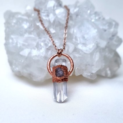 Danburit a růžový safír, přírodní krystaly - šperk/náhrdelník