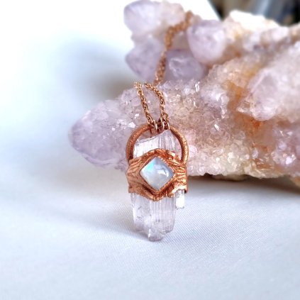 Autorský šperk s růžovo-fialovým kunzitem z Afghánistánu a měsíčním kamenem ze Srí Lanky