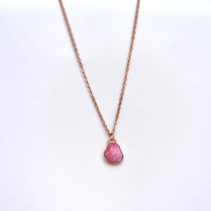 Tugtupit - raritní drahokam z Grónska - šperk s tugtupitem od Soul of Aurora