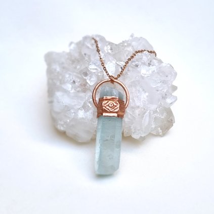 Akvamarín přírodní mistrovský krystal se záznamy a prazvláštním rýhováním - šperk