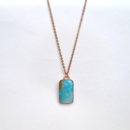 Vzácný tyrkysově modrý peruánský opál s nádhernou nebeskou kresbou.