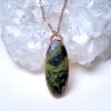 Atlantisit (kombinace serpentinu a stichtitu) - šperk/náhrdelník