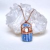 České ručně tvořené Šperky Soul of Aurora Měsíční kámen a modrý kyanit krystal - přívěsek/náhrdelník