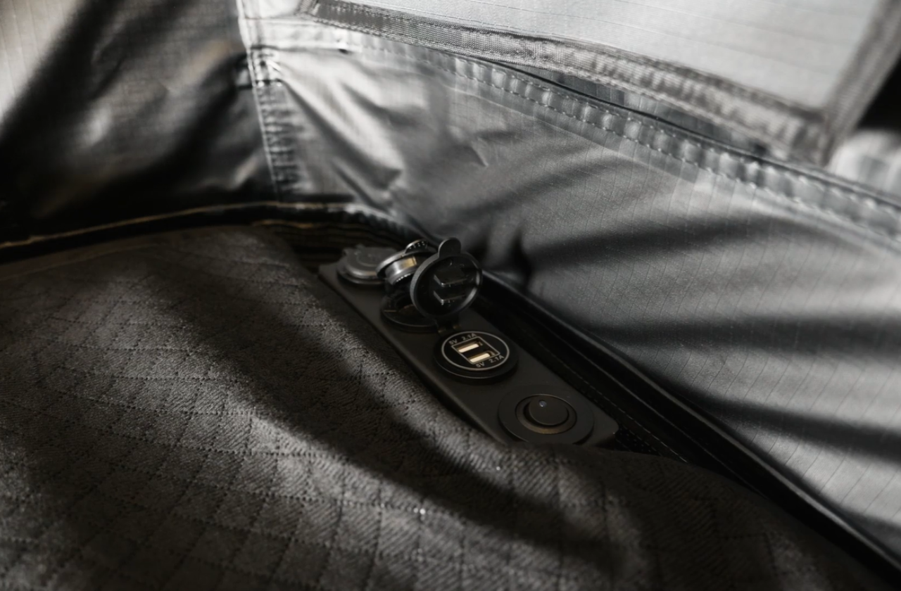 12V přípojka a osvětlení