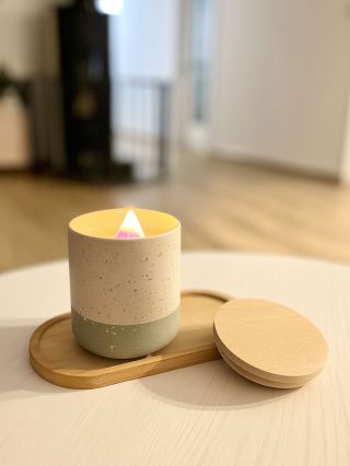 Takhle teď vypadají naše večery. 🤩 A až svíčka vyhoří, udělám si do kalíšku dobrý kafe. Jestli chceš potěšit sebe nebo...