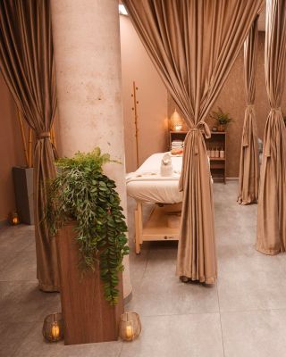 U nás můžete na chvíli pustit svět venku. Nemusíte nic řešit, nikam spěchat, na nic myslet. Stačí přijít, nadechnout se a...