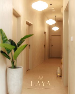 Za těmito dveřmi se odehrává víc než jen odpočinek… 🤫 Je to místo, kde se zpomaluje čas, kde myšlenky postupně utichají a...