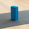 penovy blok na jogu yoga asana brick modra