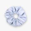 Velká saténová scrunchie gumička - Světle modrá matná