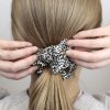 Velká saténová scrunchie gumička - Leopard