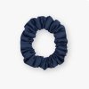 Malá saténová scrunchie gumička - Tmavě modrá matná