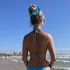 Metalická modrá tyrkysová gumička Scrunchie do vlasů k plavkám Sparkle Me