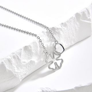 Pátek 13. Den, který má pověst. A možná právě proto si zaslouží malou dávku štěstí navíc. Ve Sparkling přinášíme šperky...