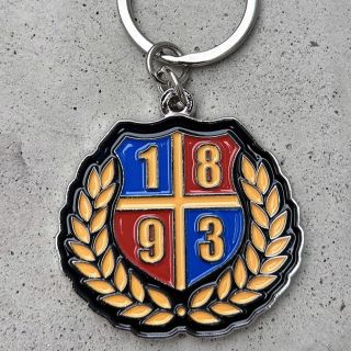 Skladem máme parádní kovové přívěsky s erbem 1893. Najdete na nasem eshopu zde: https://www.spartani.cz/drobnosti/