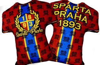 Parádní polštářek v motivu sparťanského dresu! Ve Stylsportu a na eshopu sparťani zde: https://www.spartani.cz/doplnky/